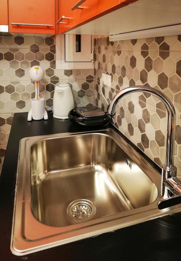 Stylish Modern Studio In The Heart Of אתונה מראה חיצוני תמונה